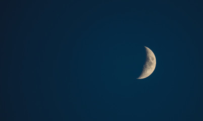Obraz na płótnie Canvas the moon on a crystal clear evening