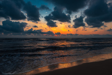 Fototapeta na wymiar Amazing colorful sunrise at sea