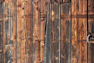 sehr altes Natürliches braunes Scheunentor, holzfußboden wand beschaffenheit hintergrund muster Hölzerne Planken Bretter sind mit schönem rustikalem Aussehen