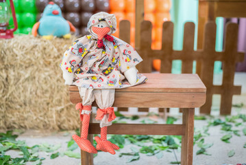 Birthday table decorated farm theme - Chicken