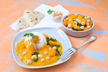 Curry mit Reis und Kichererbsen