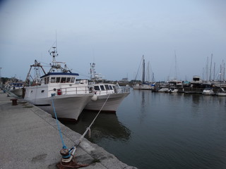 barche al porto di sera