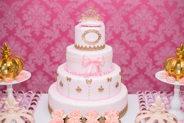 Birthday table decorated princess theme - Cake