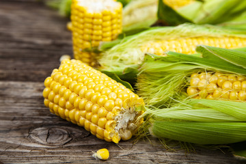 Ripe corn on a wooden table.