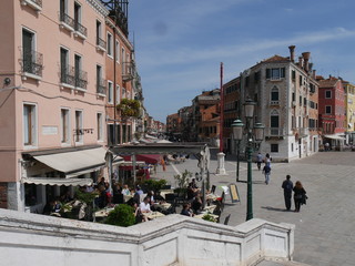 Fototapeta na wymiar Venezia - scorci nelle Calli del sestiere Castello, via Garibaldi