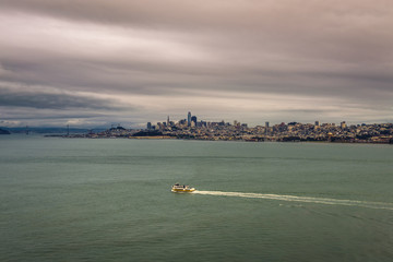 Obraz premium Boat in the San Francisco Bay