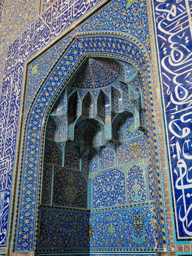 Colorful tiled walls inside the Lotfollah mosque, Isfahan, Iran