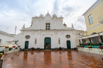 Die Santa Sofia Kirche befindet sich auf der Piazza von Anacapri, auf der Insel Capri, Italien.