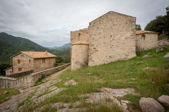 Sant Quirze de Pedret, iglesia rom&aacute;nica de siglo X