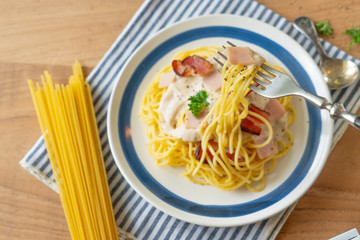 Spaghetti bolognese with tomato sauce