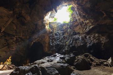 タイのカオルアン洞窟