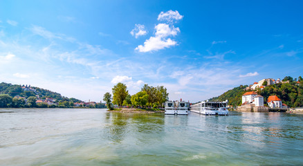 Obraz premium Zusammenfluss von Donau und Inn Passau