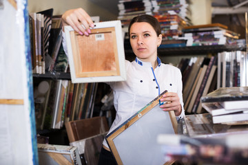 Woman buying wall picture