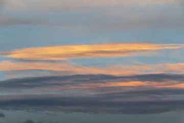coucher de soleil dans les nuages