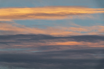 coucher de soleil dans les nuages
