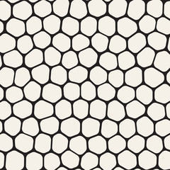 Seamless irregular lines vector mosaic pattern. Abstract chaotic tessellation texture