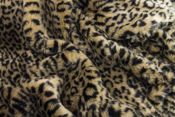 falsches fell mit leopardenmuster