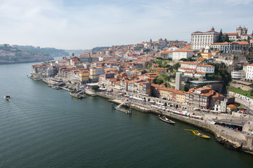 Fototapeta na wymiar Banks of the river Douro Invicta
