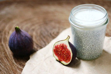chia pudding with figs