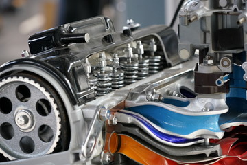 Detail von offenem KFZ-Motor