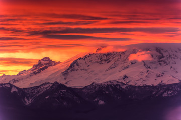 Naklejka na ściany i meble View of Mount Rainier in the state of Washington, USA.