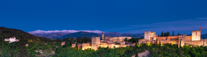 Fototapeta na wymiar Night view on Alhambra, Granada