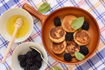 Cottage cheese pancake with honey and blackberries