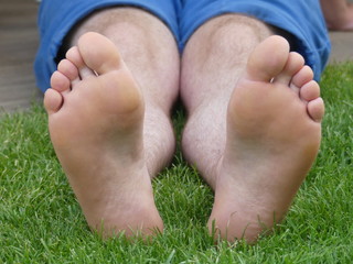 foot care, barefoot, barfuß, füße graß, feet grass