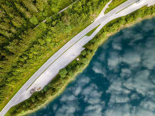 Widok z litu ptaka na brzeg jeziora i drogę  © Andrzej Maj Photo