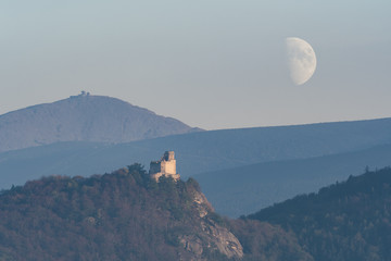 Zamek Chojnik i Śnieżka, Karkonosze, Sudety © Rafał Bachanek