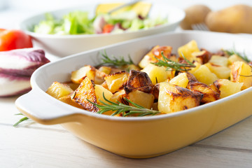Patate cotte al forno con rosmarino, mediterranean food