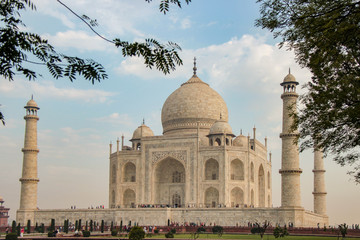 Obraz premium Taj Mahal looking majestic