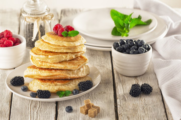 pancakes with berries