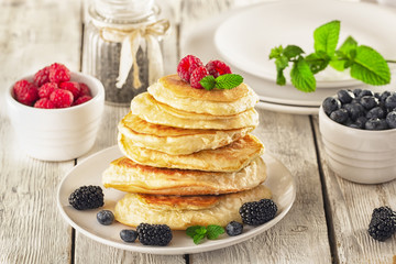 pancakes with berries