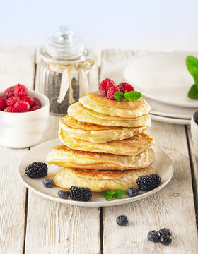 pancakes with berries