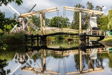 Deurstickers Ophaalbrug in Nederlands openluchtmuseum, Arnhem © John Hofboer