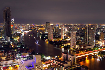 Fototapeta premium Landscape night river city Bangkok skyline 