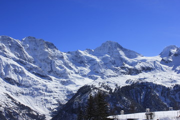 Fototapeta na wymiar Berg in den schneebedeckten Hochalpen
