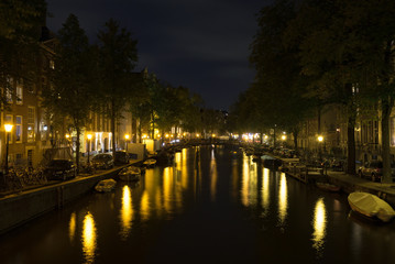 アムステルダム夜の運河