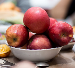 Apples in a plate