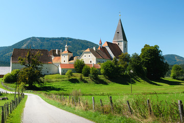 Fototapeta na wymiar Beautiful landscape with the Pfarrkirche in Mariahof, Austria