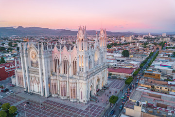 Beautiful aerial view of the Expiatory Temple of Leon in Guanajuato, Mexico - obrazy, fototapety, plakaty