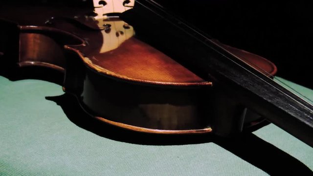 Viol&iacute;n, instrumento musical de cuerdas