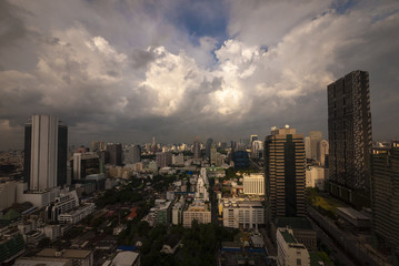 Fototapeta na wymiar Bangkok city with heavy clouds