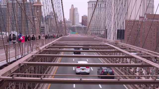 Cars crossing the Brooklin bridge in New York city