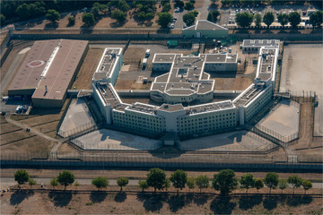 vue aérienne de la prison de Tarascon dans les Bouches-du-Rhône en France