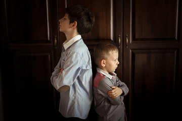 brothers play and fight, opposition of siblings
