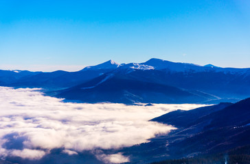 Obraz na płótnie Canvas Beautiful mountain landscape over the clouds