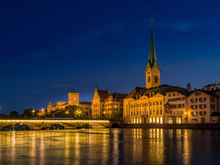 Fototapeta na wymiar Frauenmunster Abbey and Stadthaus in Zurich at night, Switzerland