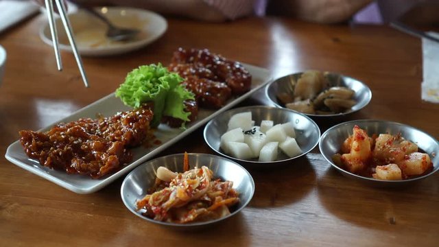 Eating Korean spicy sauce fried chicken with side dishes 4k